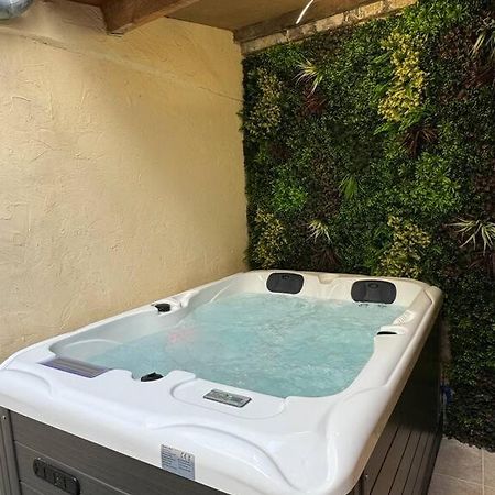 Luxury Room - Havre De Paix Avec Jacuzzi Prive Bar-le-Duc Bagian luar foto