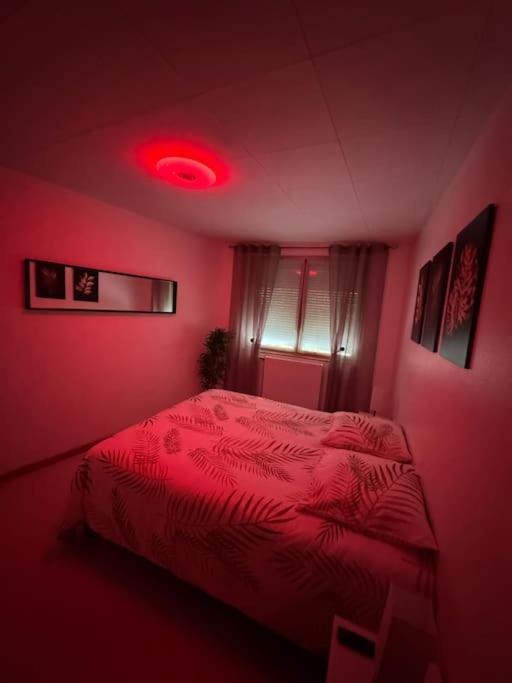 Luxury Room - Havre De Paix Avec Jacuzzi Prive Bar-le-Duc Bagian luar foto