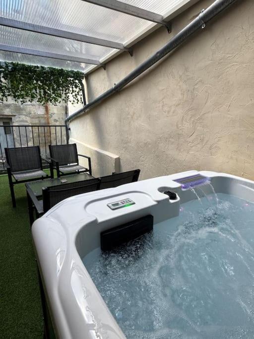 Luxury Room - Havre De Paix Avec Jacuzzi Prive Bar-le-Duc Bagian luar foto