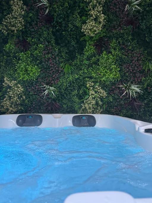 Luxury Room - Havre De Paix Avec Jacuzzi Prive Bar-le-Duc Bagian luar foto
